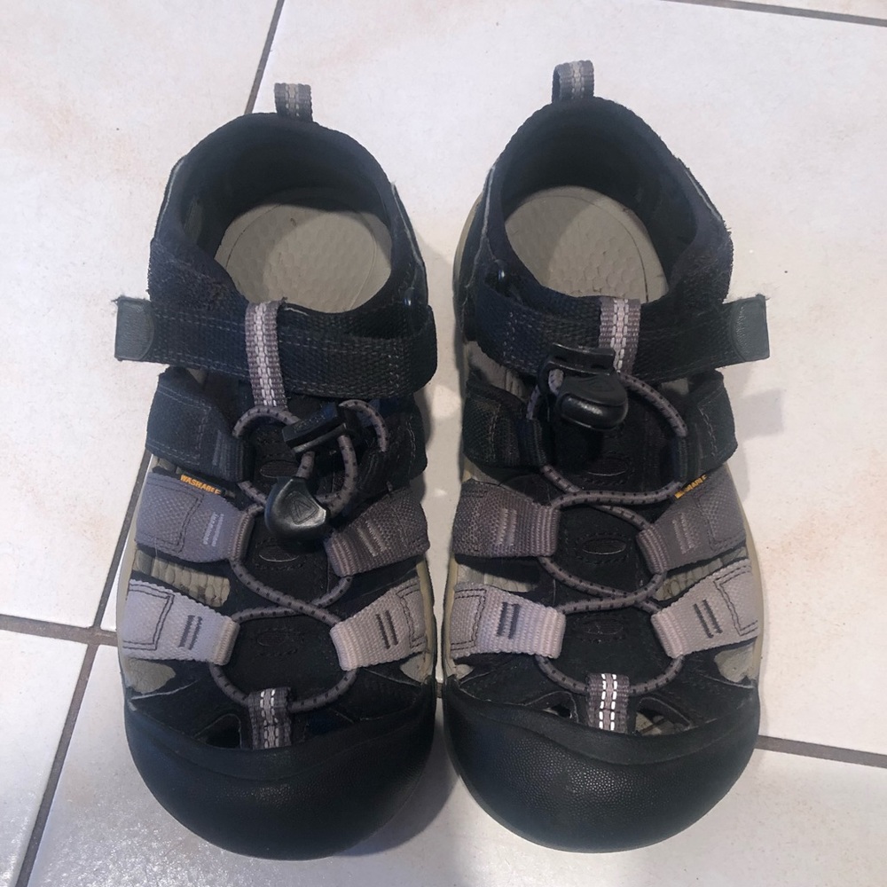 Keen kids sandals size 3 barely worn.